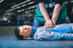 Hartmassage oefening tijdens BHV cursus