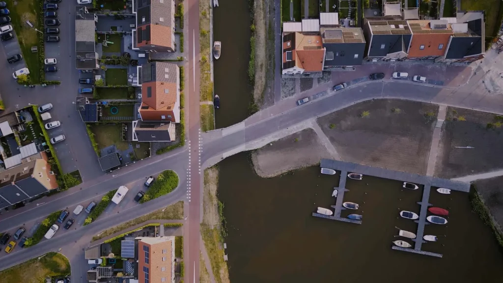 Dronebeeld van Wiarda in Leeuwarden