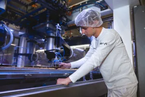 Geautomatiseerd productieproces bij koekjesfabriek Hellema