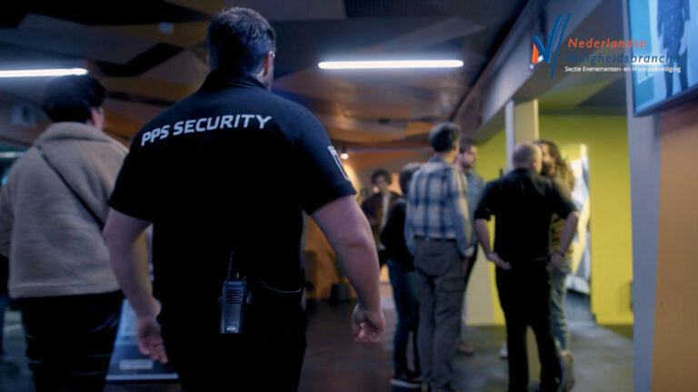 Beveiliger van PSS security aan het werk